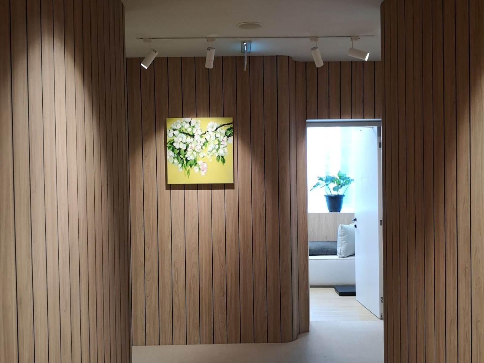 Treatment room at Chen Dermatology Clinic, Collyer Quay Centre Singapore